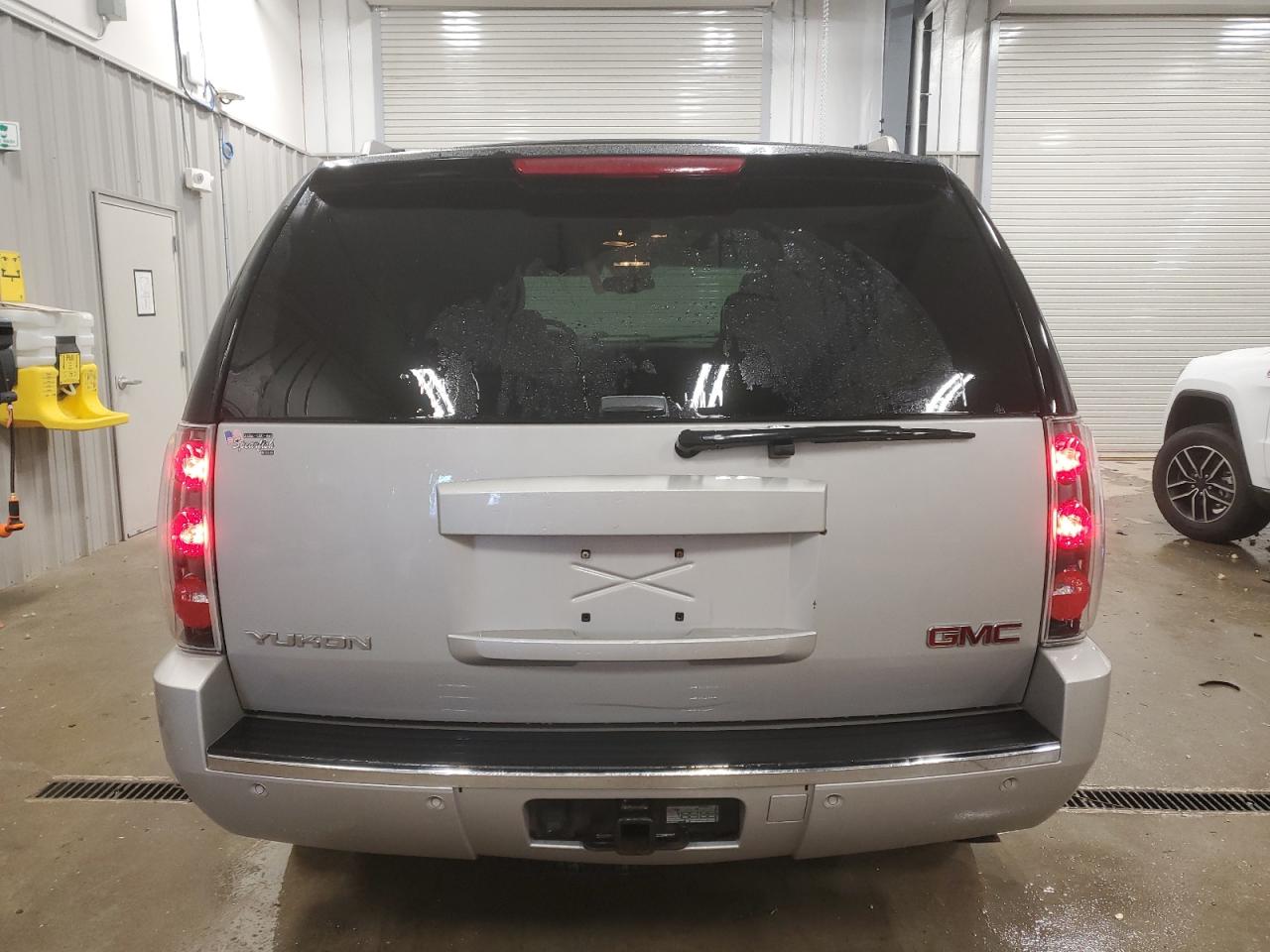 2008 GMC Yukon - Image 6