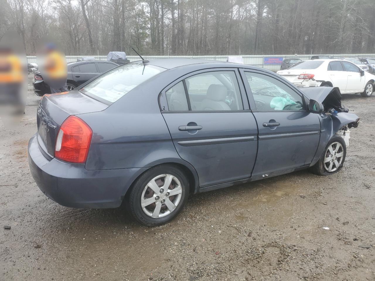 2009 Hyundai Accent - Image 3