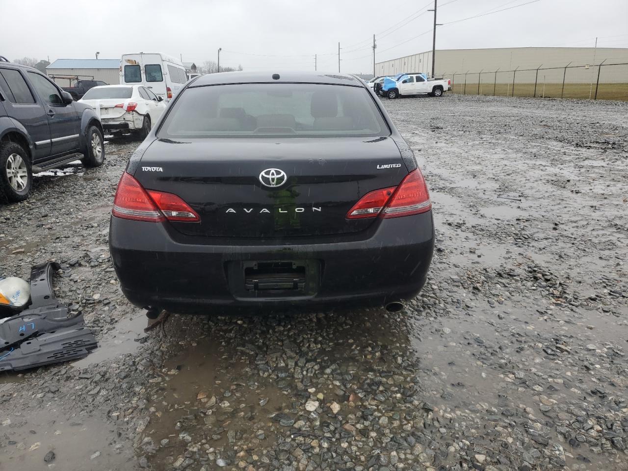2010 Toyota Avalon - Image 6