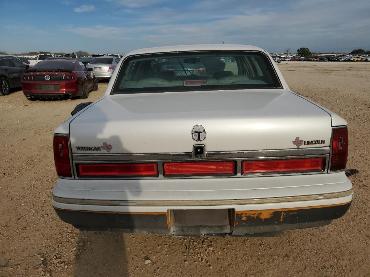 1997 Lincoln Town Car - Image 6