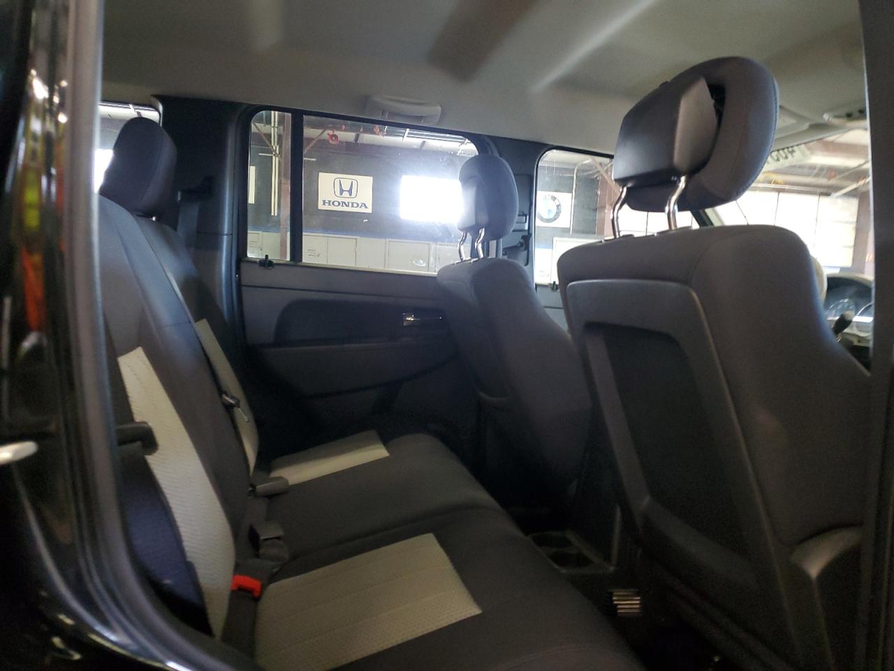 2010 Jeep Liberty (North America) - Image 11