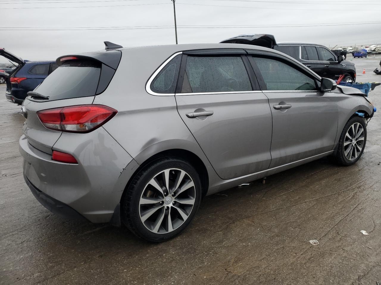 2020 Hyundai Elantra - Image 3
