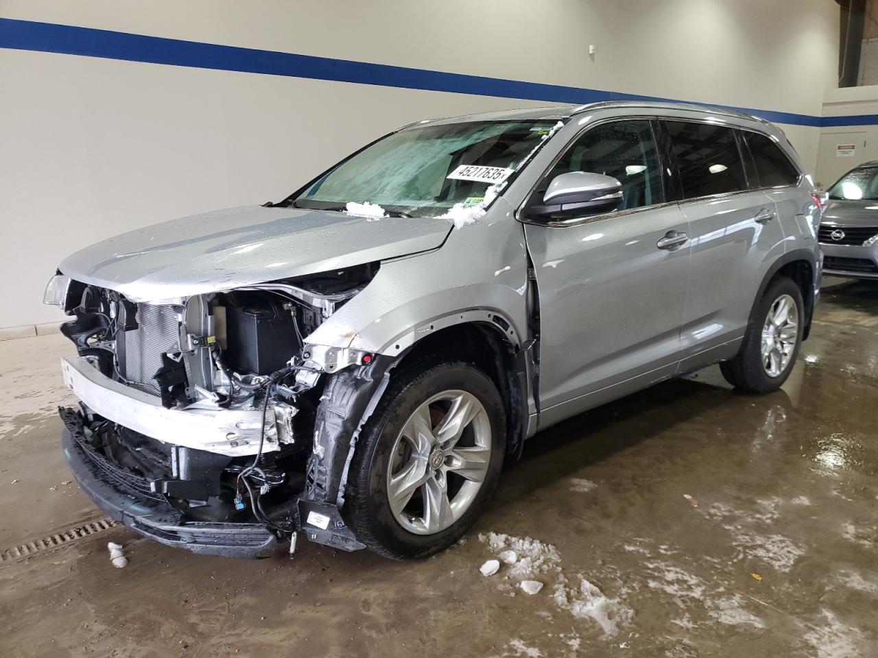 2015 Toyota Highlander - Image 1