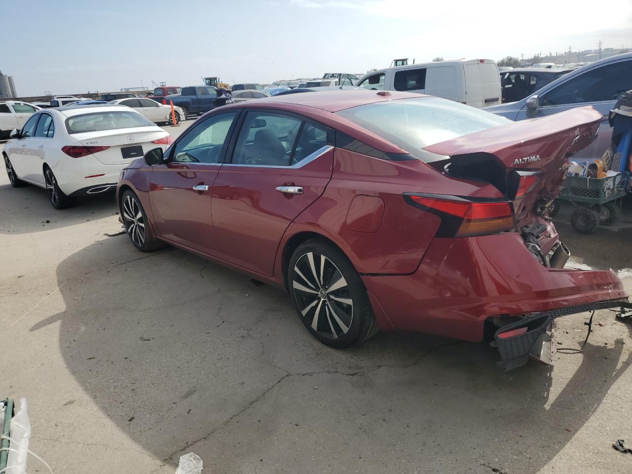 2019 Nissan Altima - Image 2