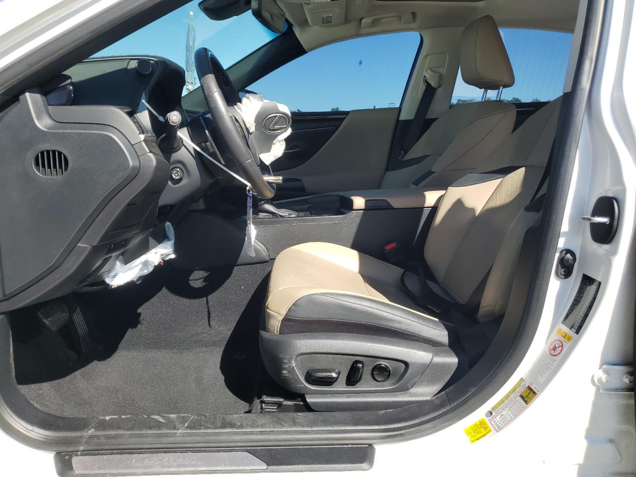 2019 Lexus ES - Image 7