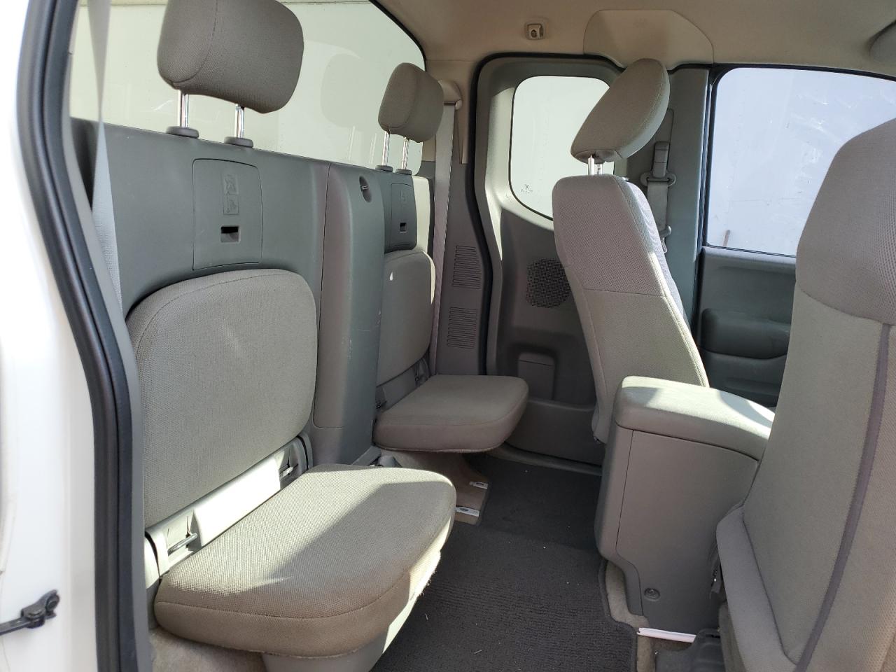 2015 Nissan Navara (Frontier) - Image 10