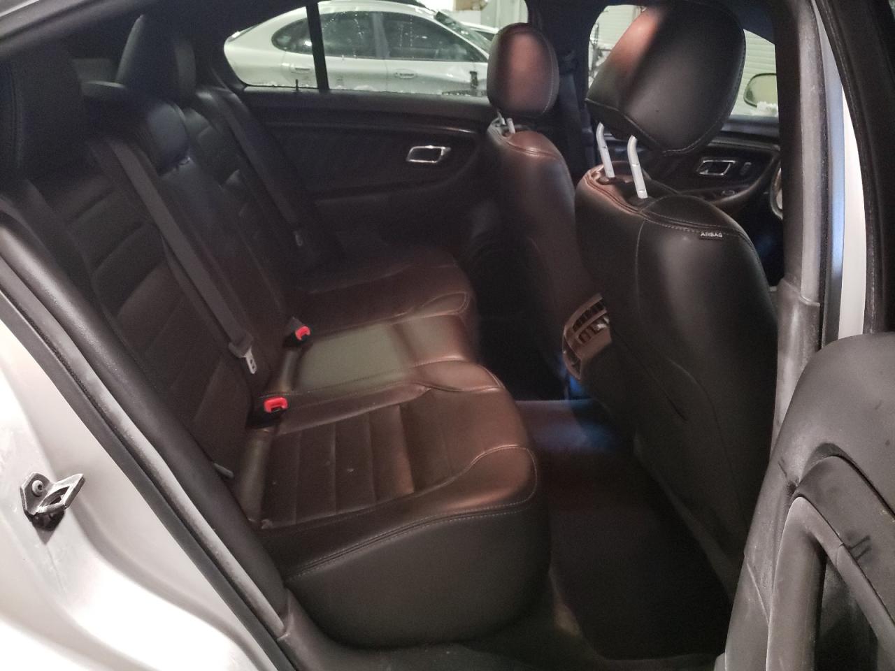 2015 Ford Taurus - Image 10