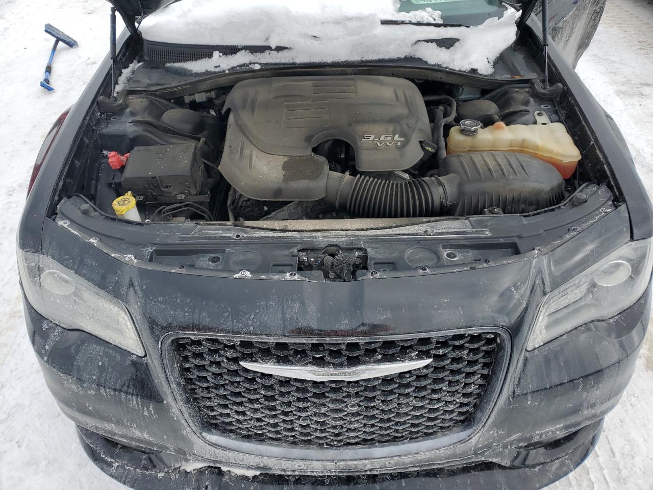 2017 Chrysler 300 - Image 12