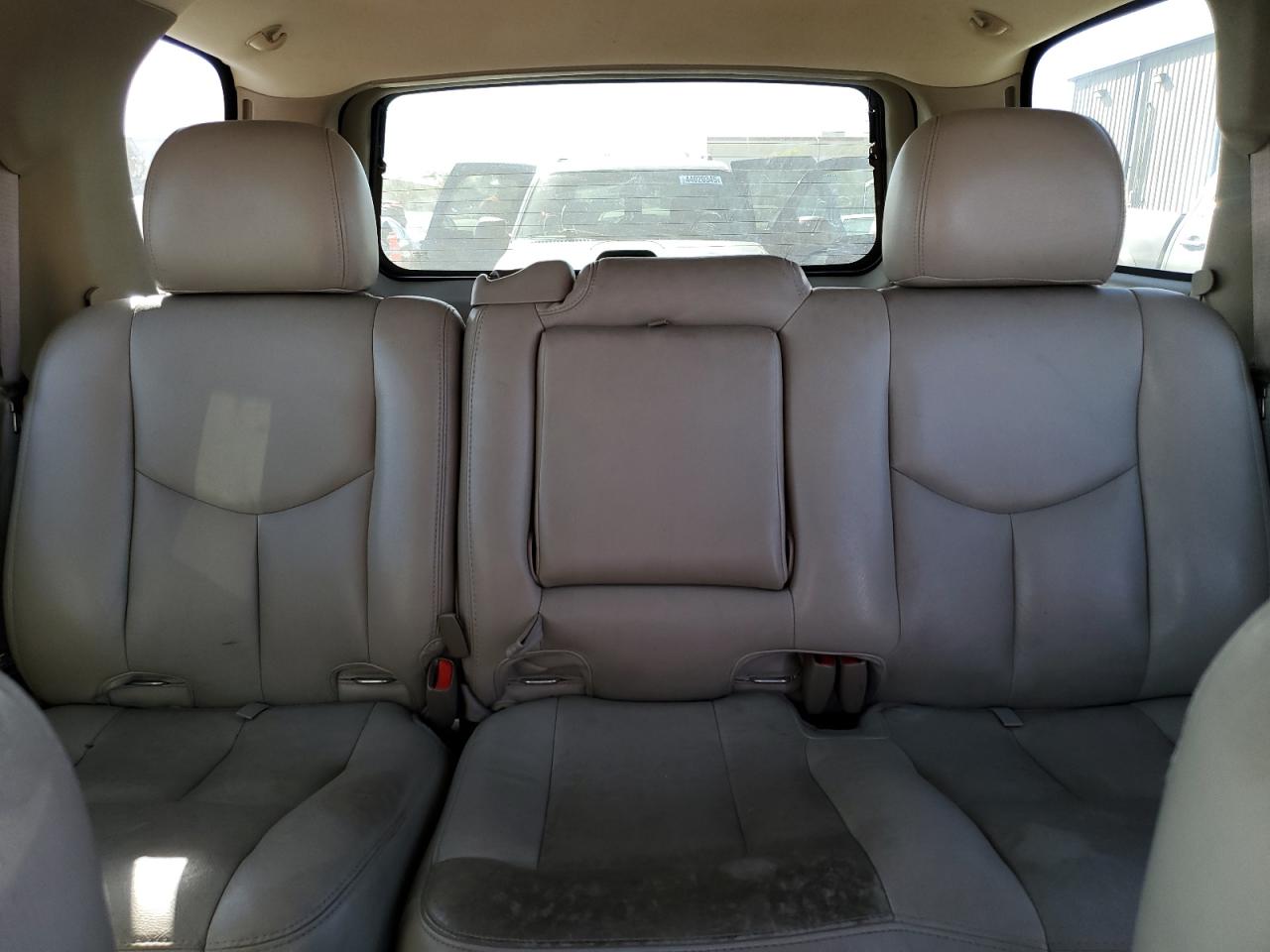 2004 Chevrolet Tahoe - Image 10