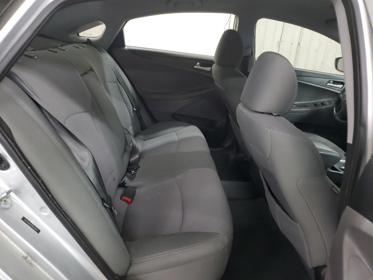 2013 Hyundai Sonata - Image 10