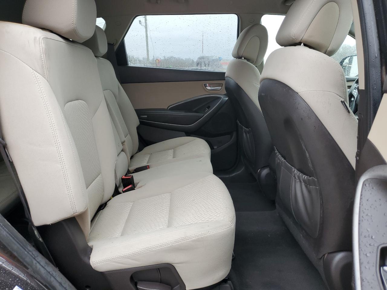 2017 Hyundai Santa Fe - Image 11