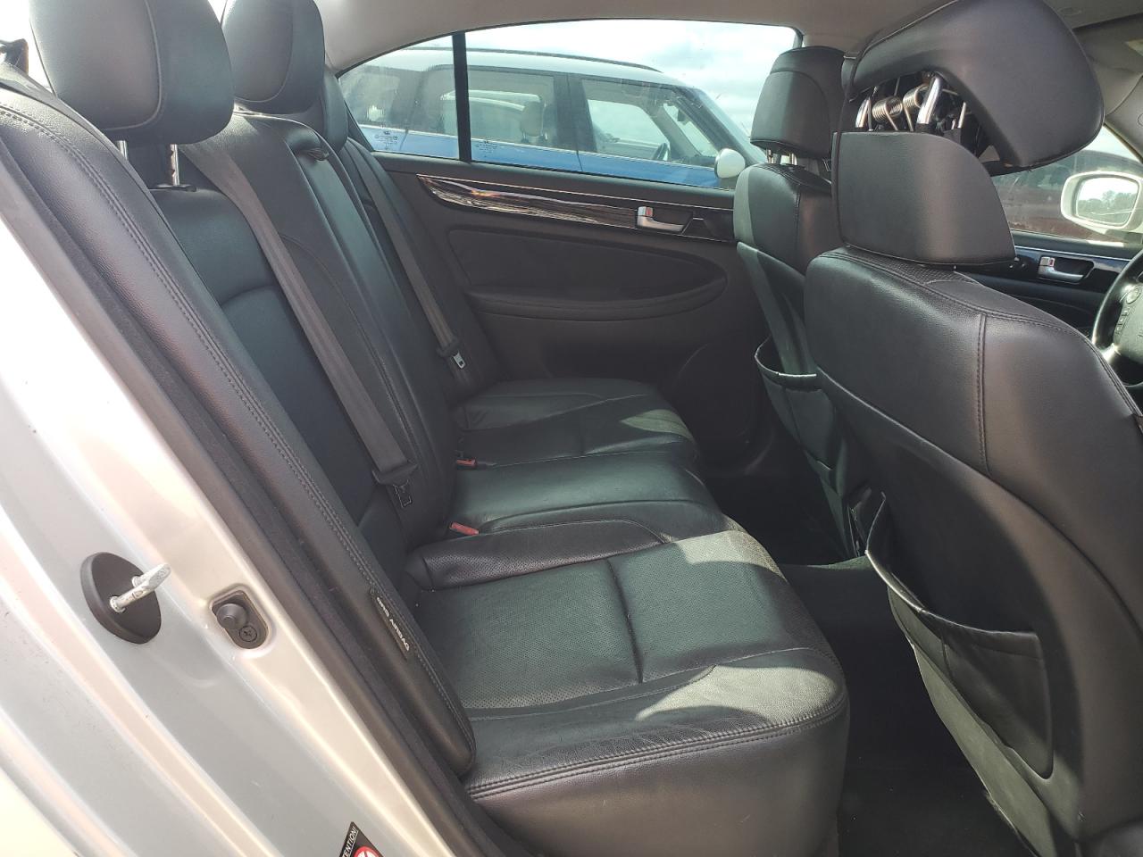 2013 Hyundai Genesis - Image 10