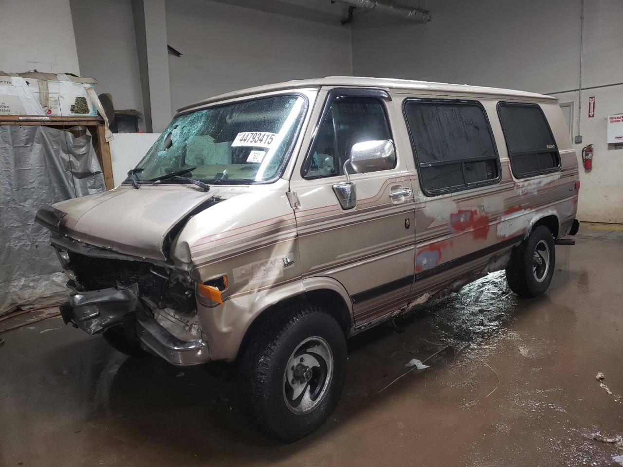 1994 Chevrolet G20 for Sale in Elgin, IL - Front End