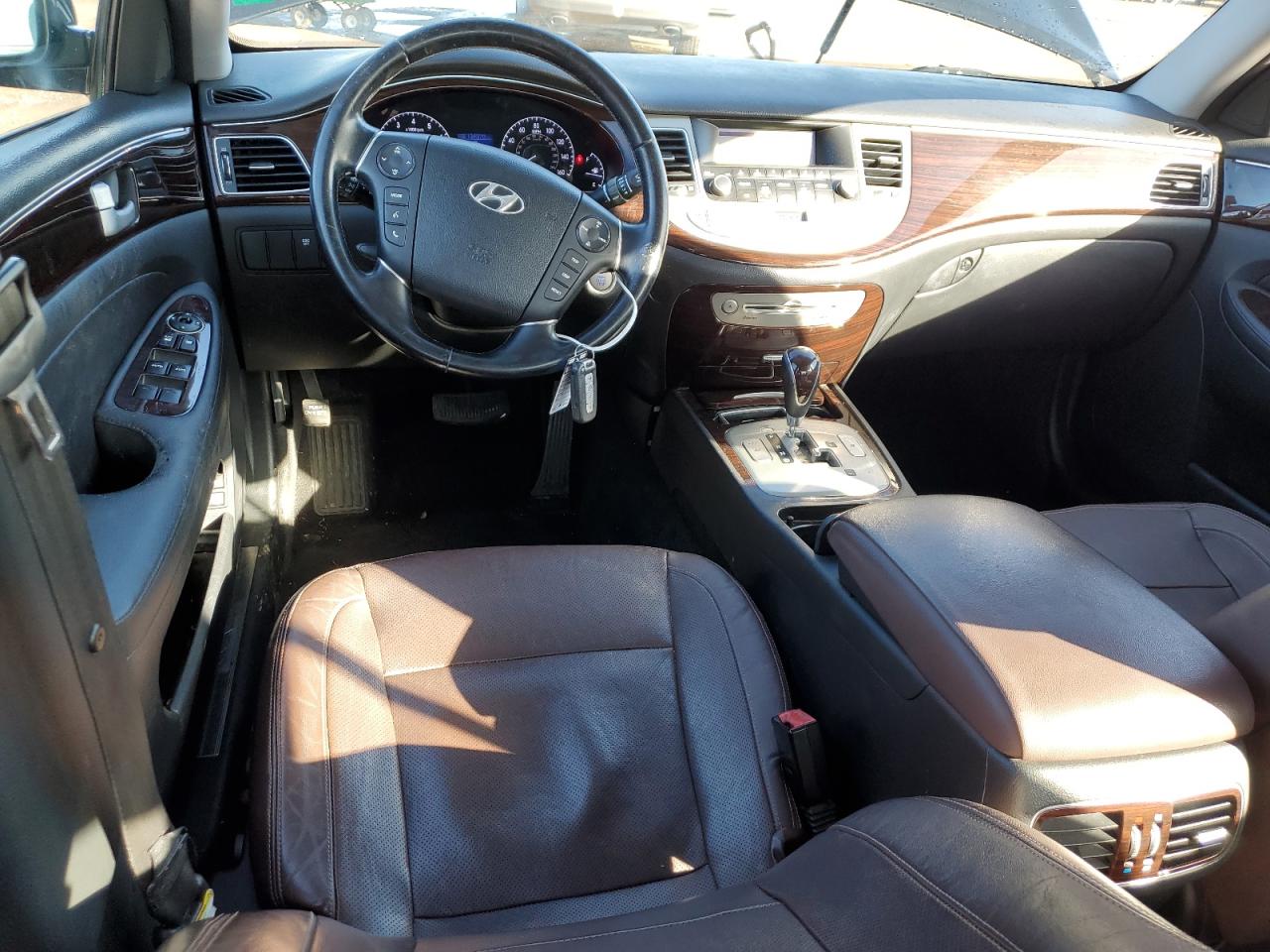 2014 Hyundai Genesis - Image 8