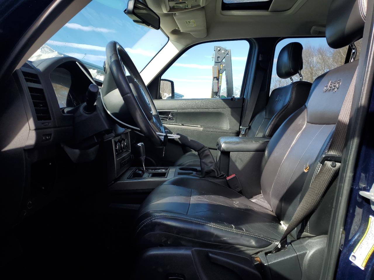 2012 Jeep Liberty (North America) - Image 7