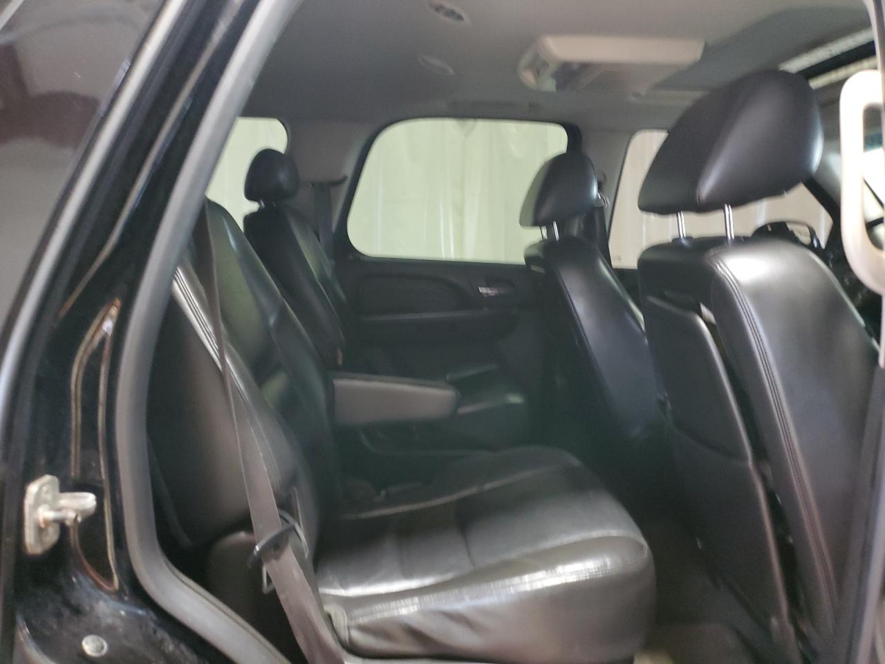 2010 GMC Yukon - Image 11