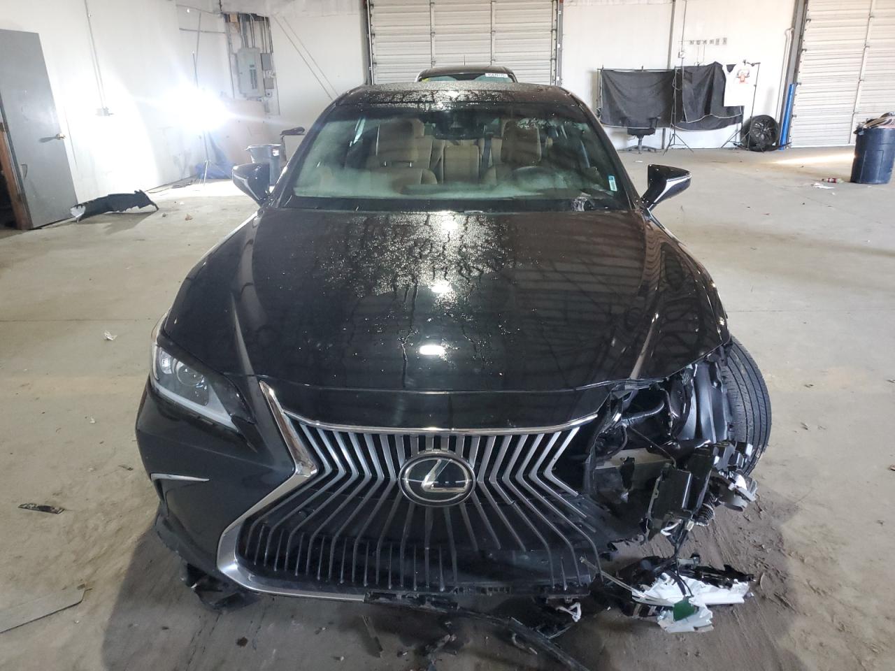2019 Lexus ES - Image 5