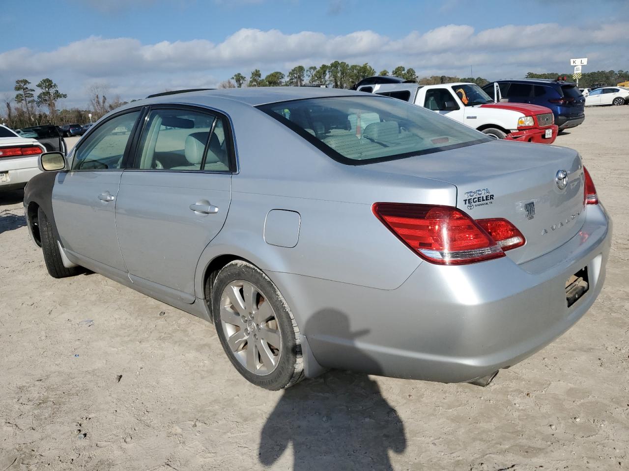 2006 Toyota Avalon - Image 2
