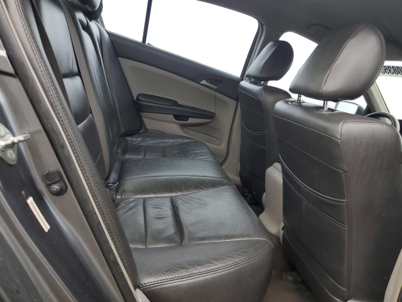 2009 Honda Accord - Image 10