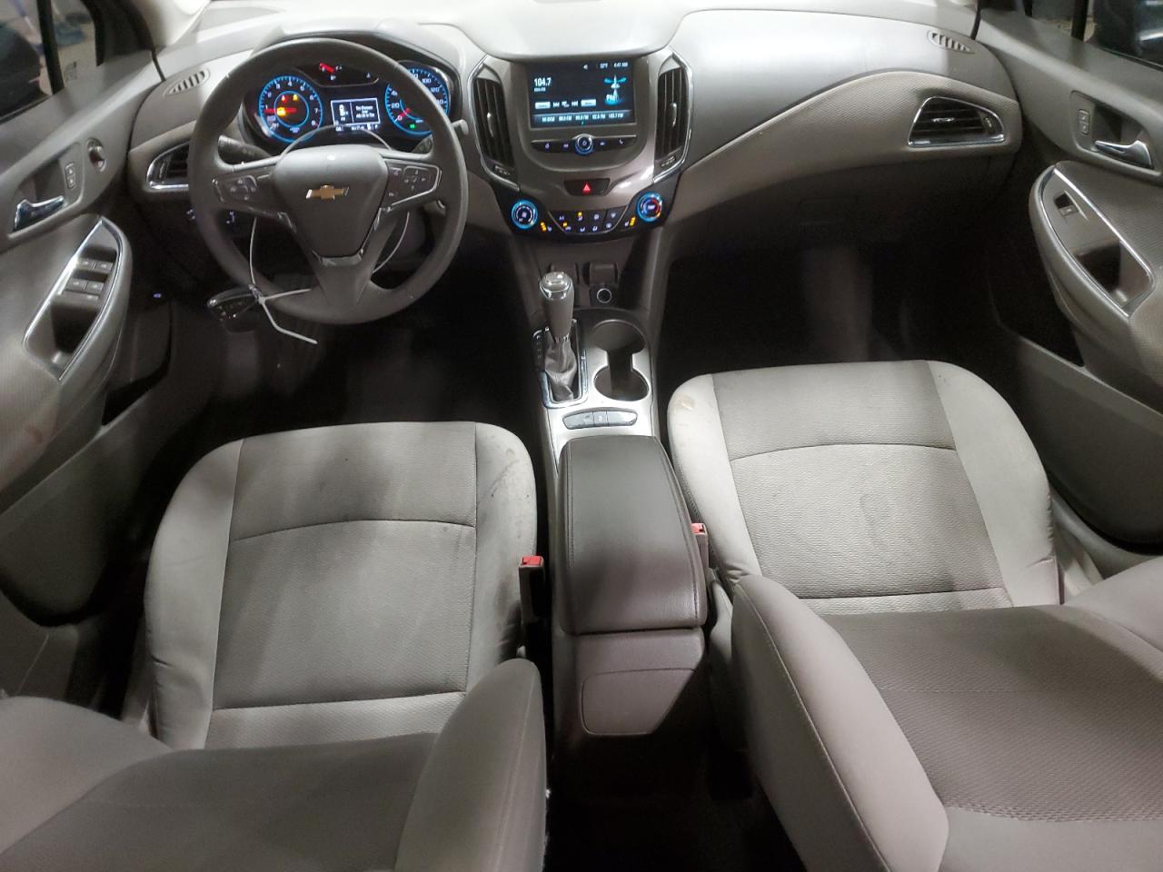 2018 Chevrolet Cruze - Image 8