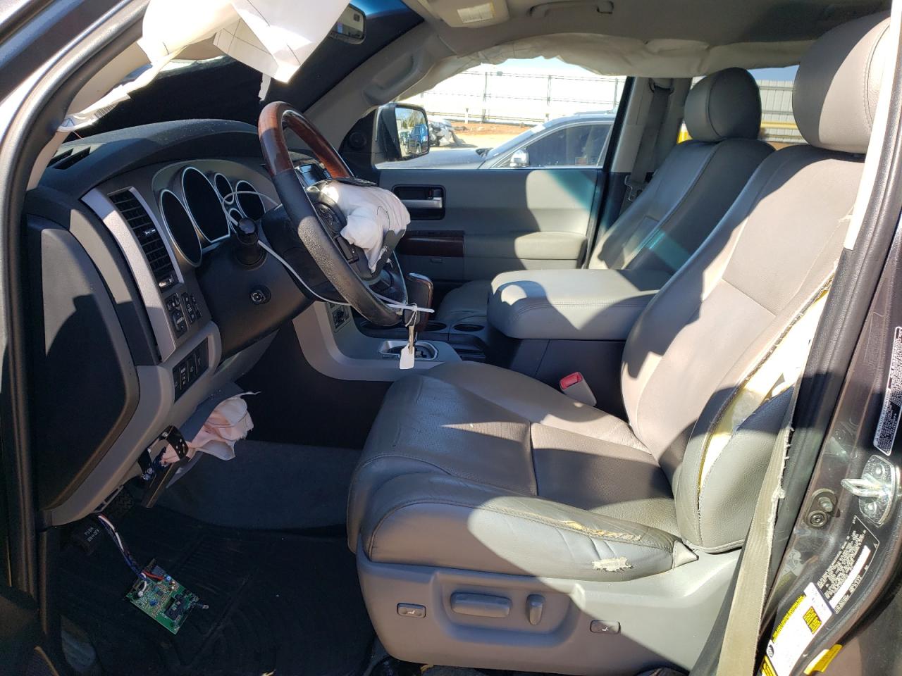 2011 Toyota Sequoia - Image 7