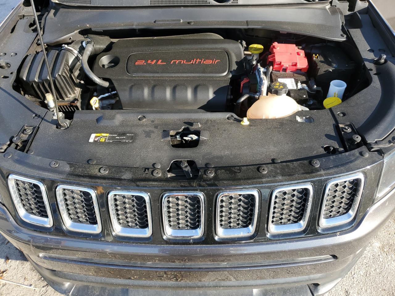 2019 Jeep Compass - Image 13