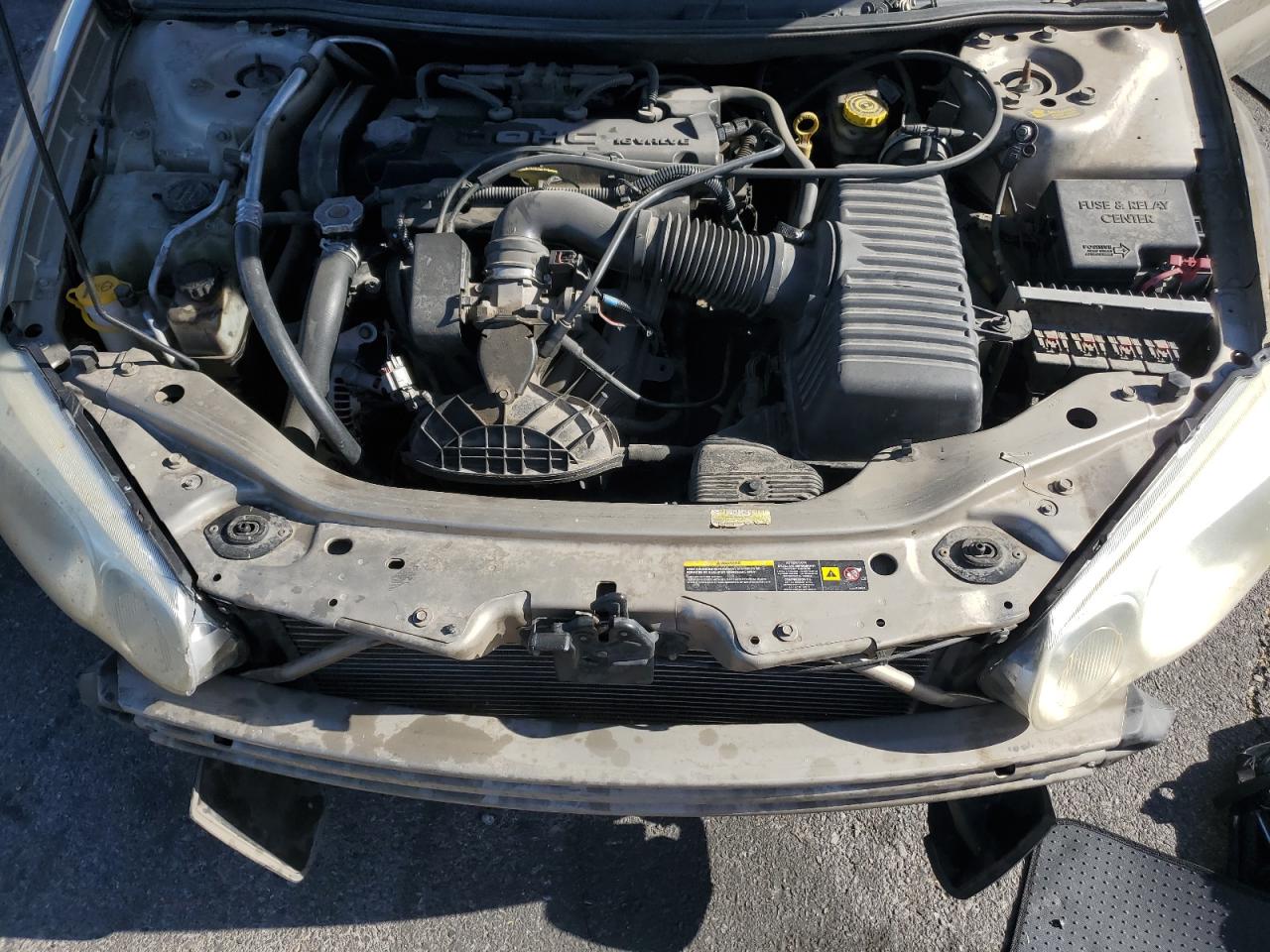 2004 Chrysler Sebring - Image 11
