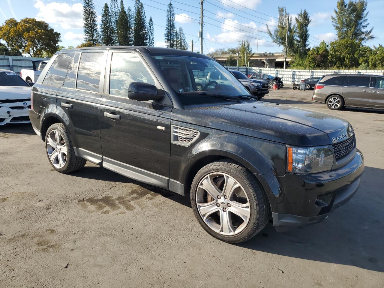 2011 Land Rover Range Rover - Image 4