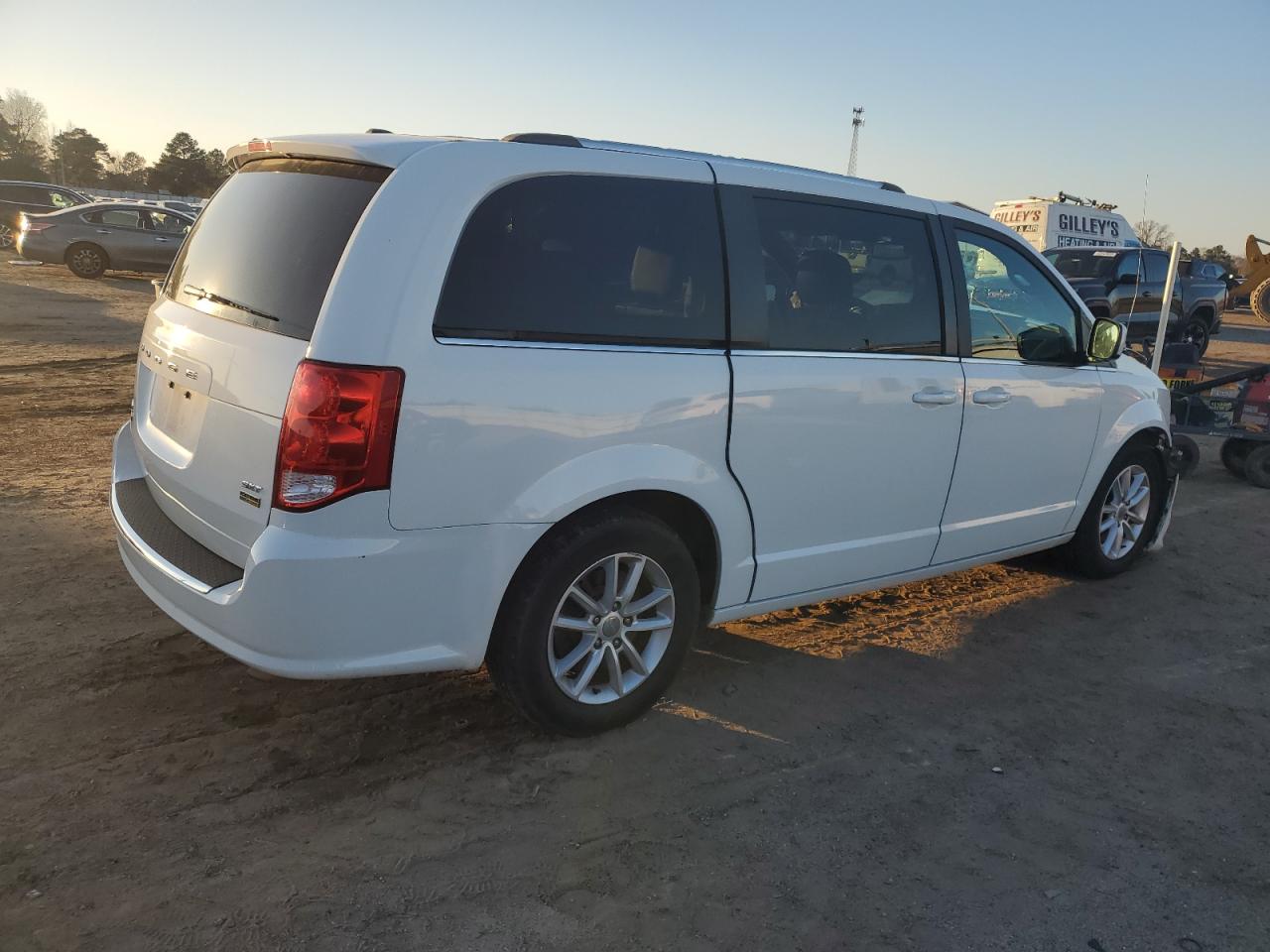 2018 Dodge Caravan - Image 3