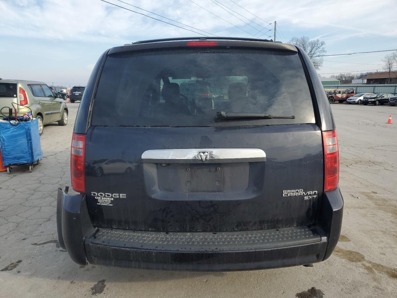 2010 Dodge Caravan - Image 6