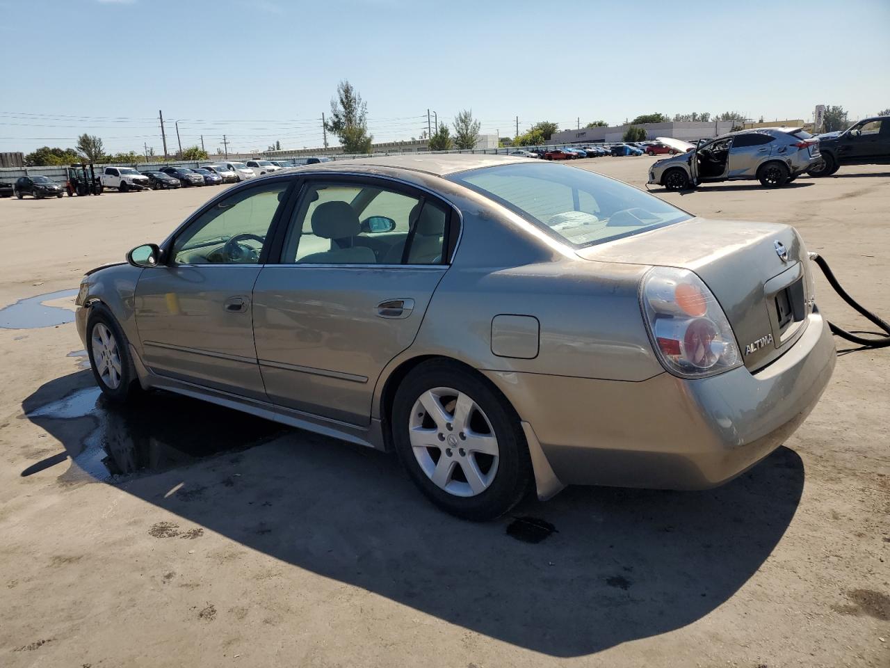 2003 Nissan Altima - Image 2