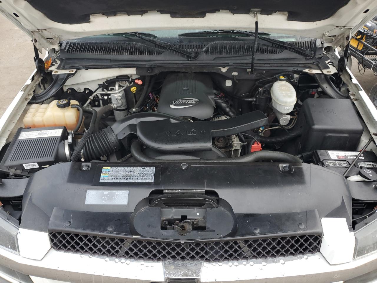 2003 Chevrolet Avalanche - Image 12
