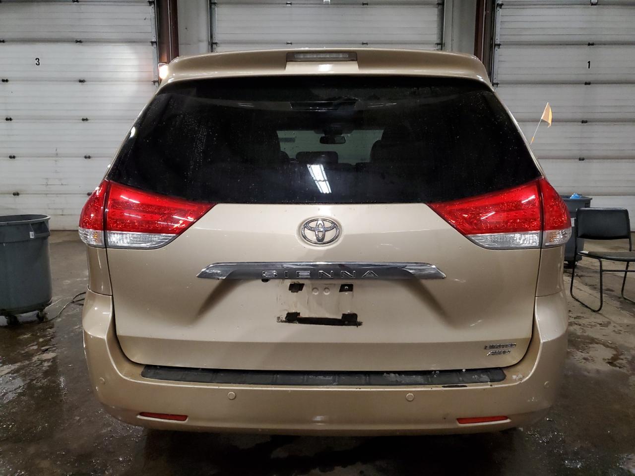 2012 Toyota Sienna - Image 6