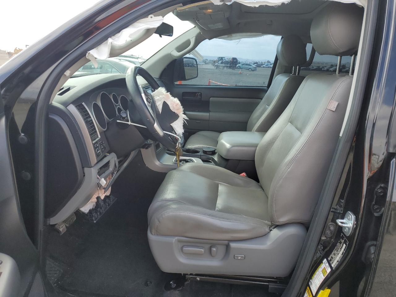 2016 Toyota Sequoia - Image 7