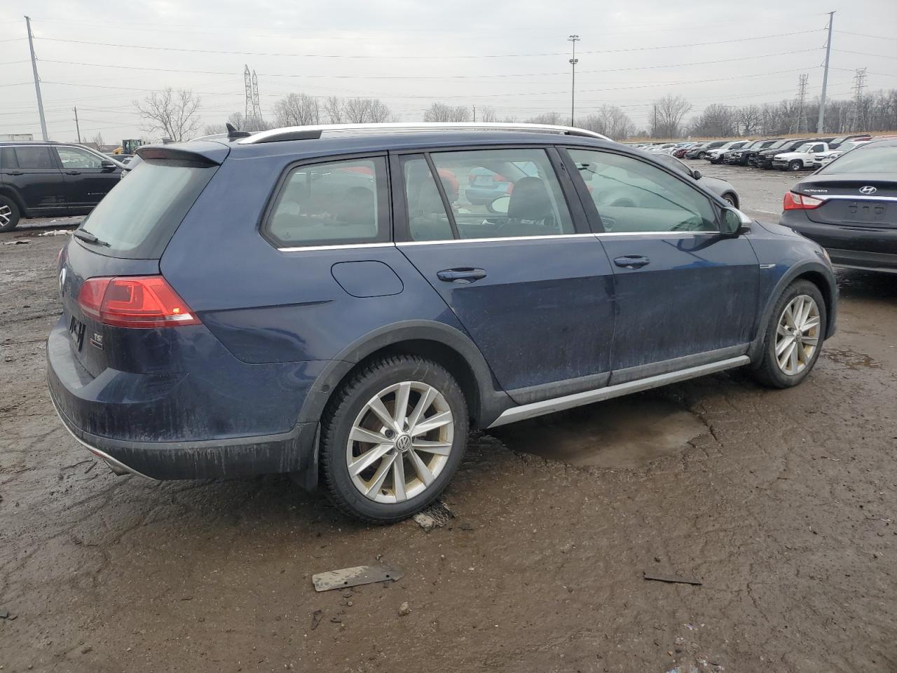 2017 Volkswagen Golf - Image 3