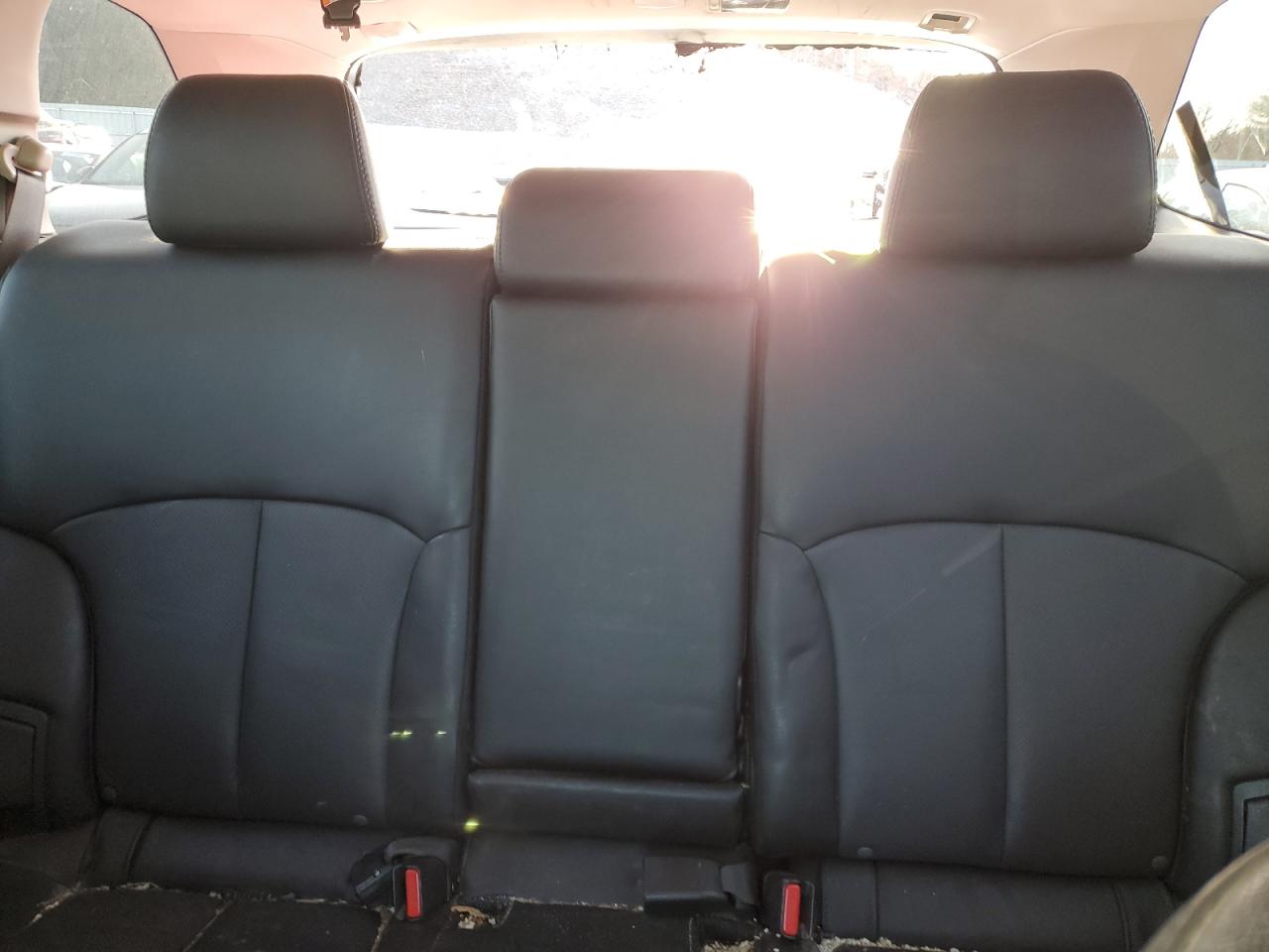 2012 Subaru Outback - Image 10