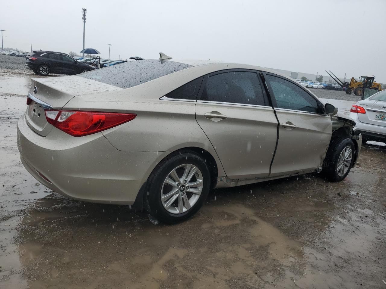 2011 Hyundai Sonata - Image 3