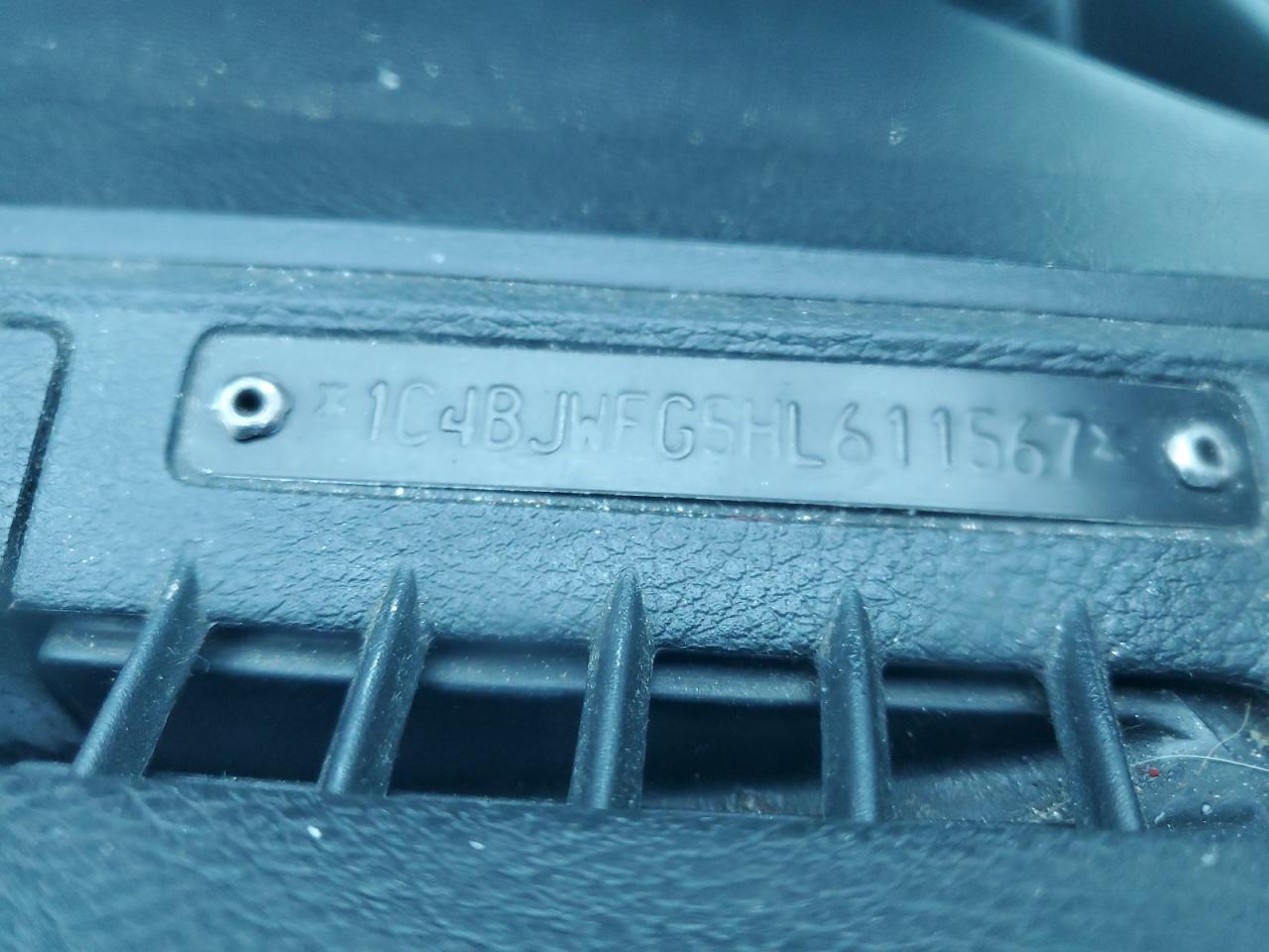 2017 Jeep Wrangler - Image 13