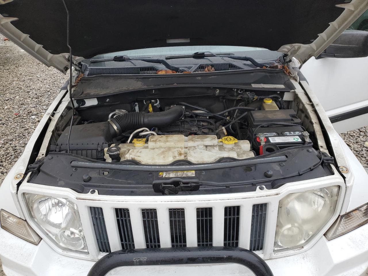 2012 Jeep Liberty (North America) - Image 12