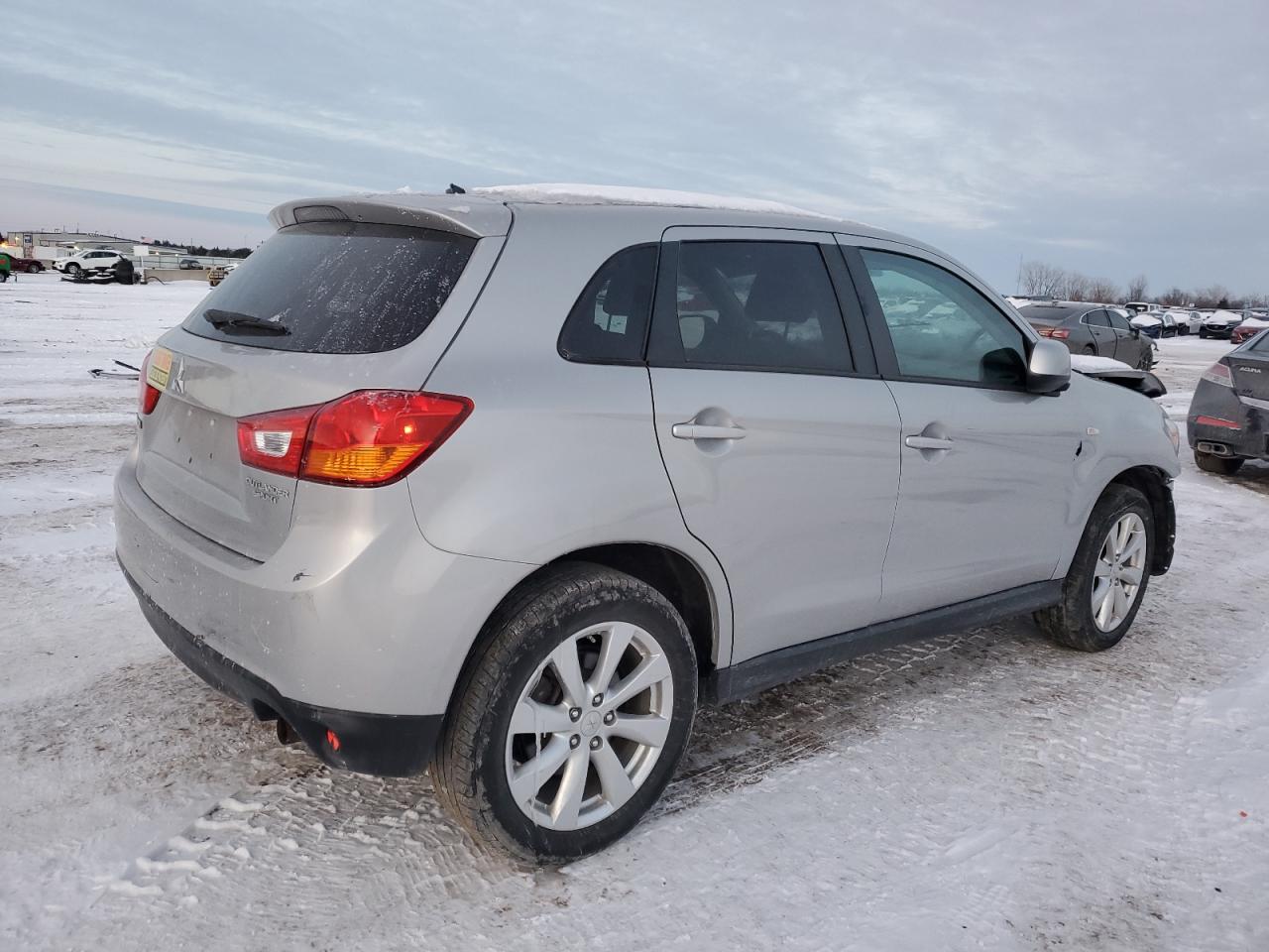 2015 Mitsubishi Outlander - Image 3