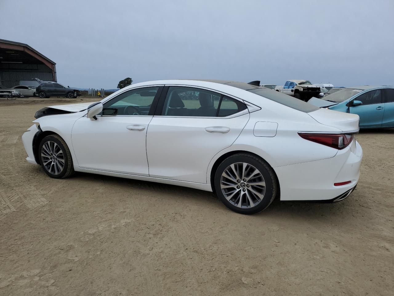 2019 Lexus ES - Image 2