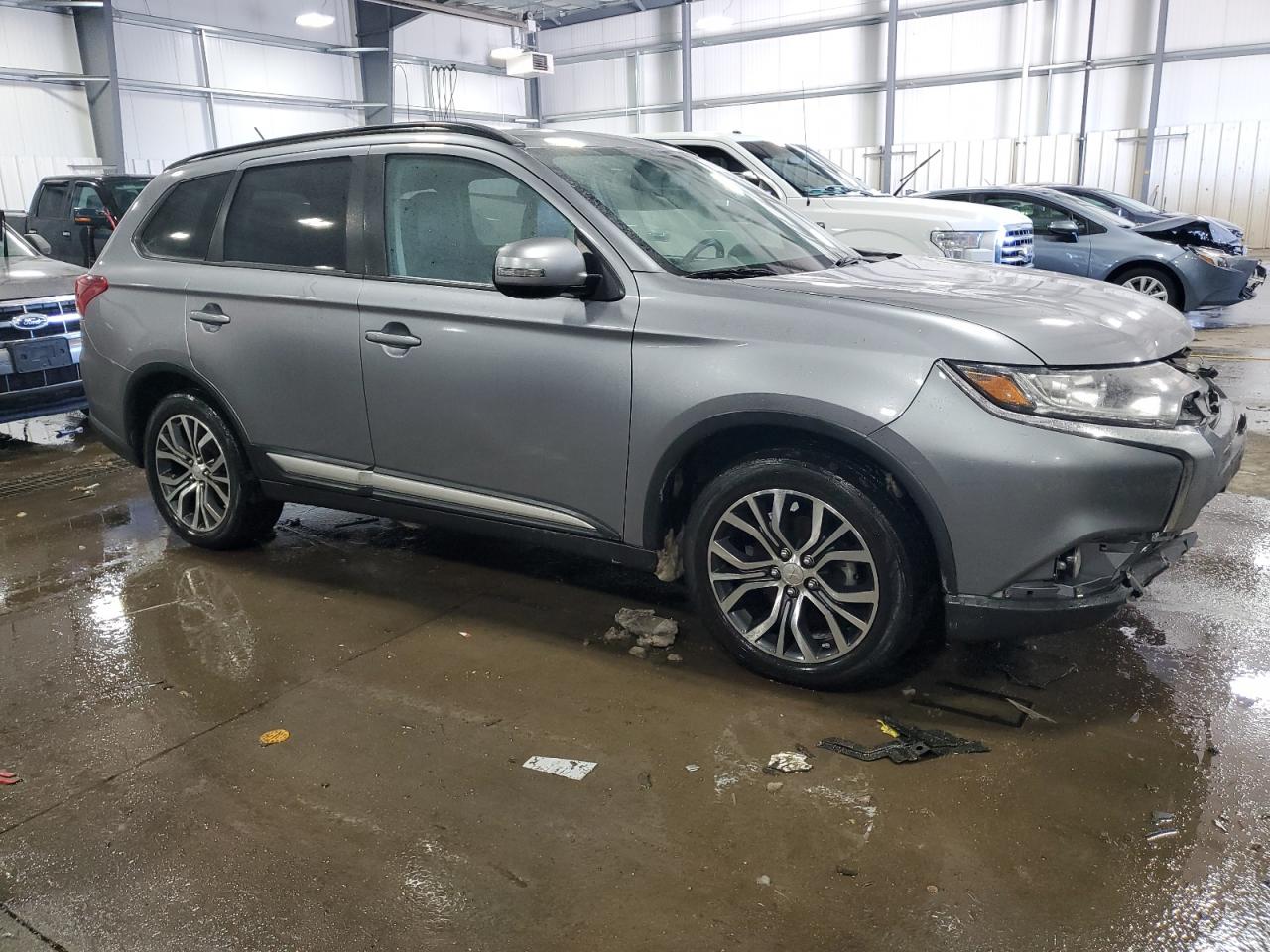 2016 Mitsubishi Outlander - Image 4