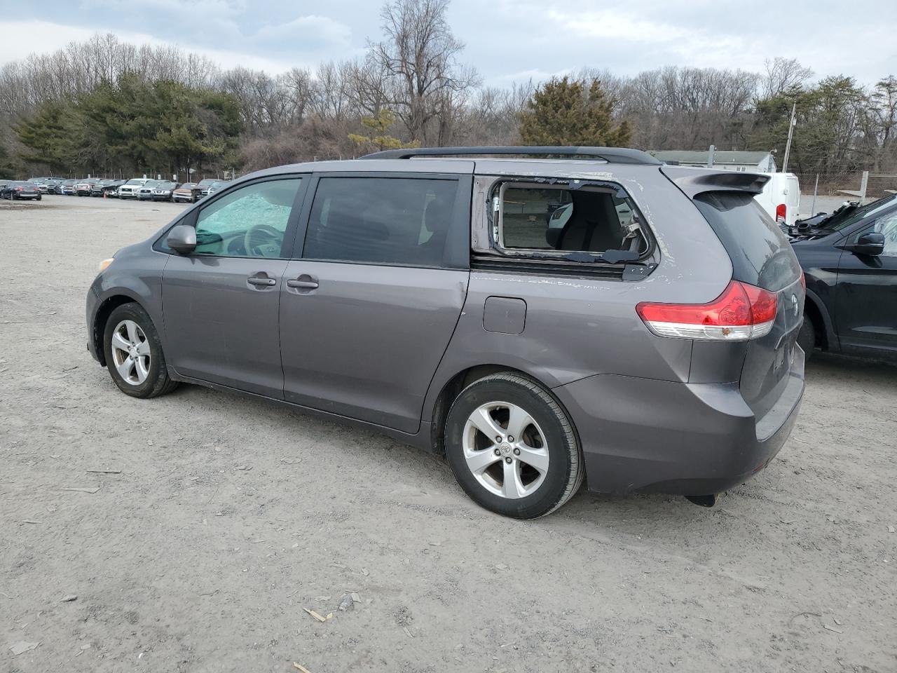 2011 Toyota Sienna - Image 2