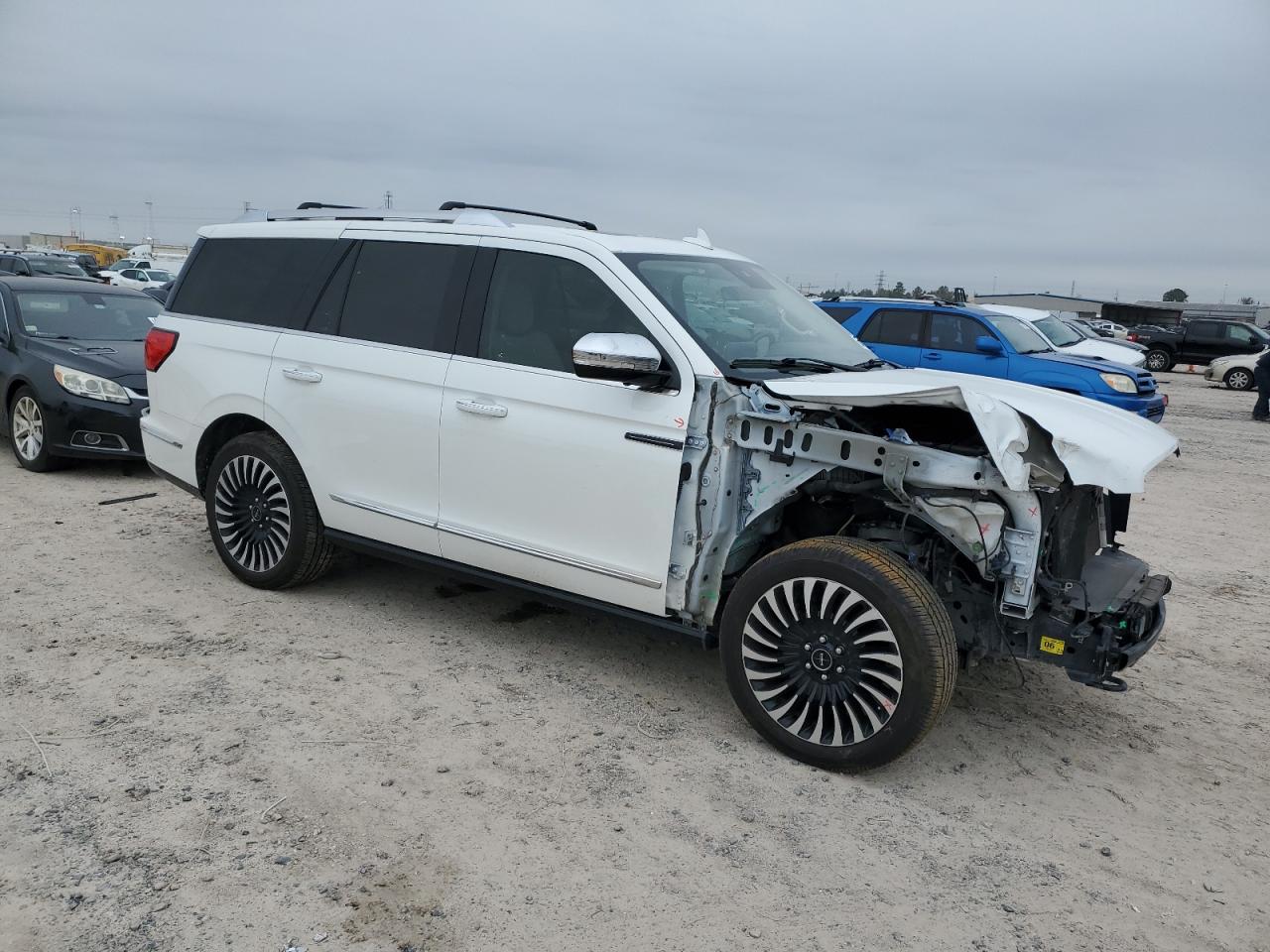 2020 Lincoln Navigator - Image 4