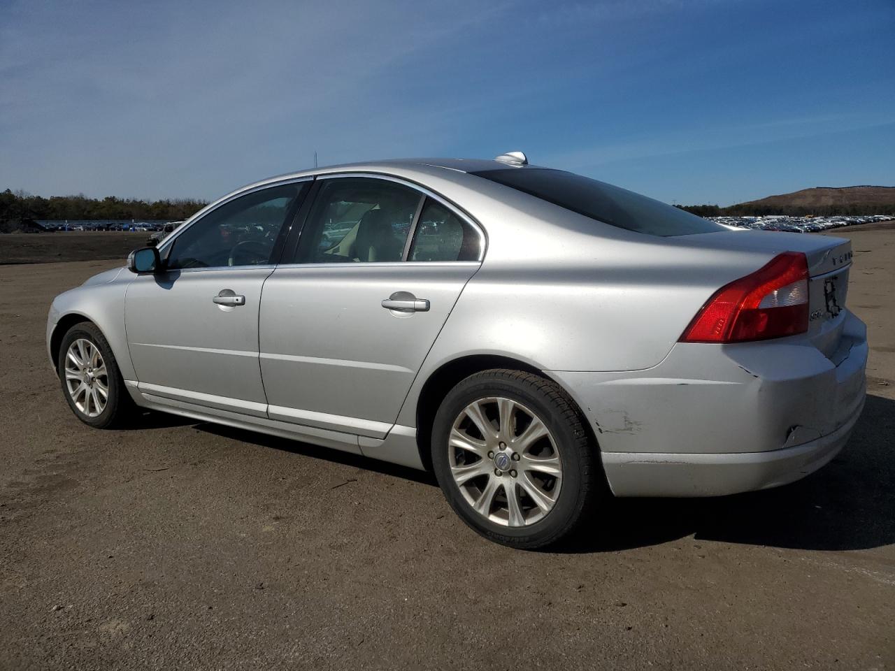 2009 Volvo S80 - Image 2