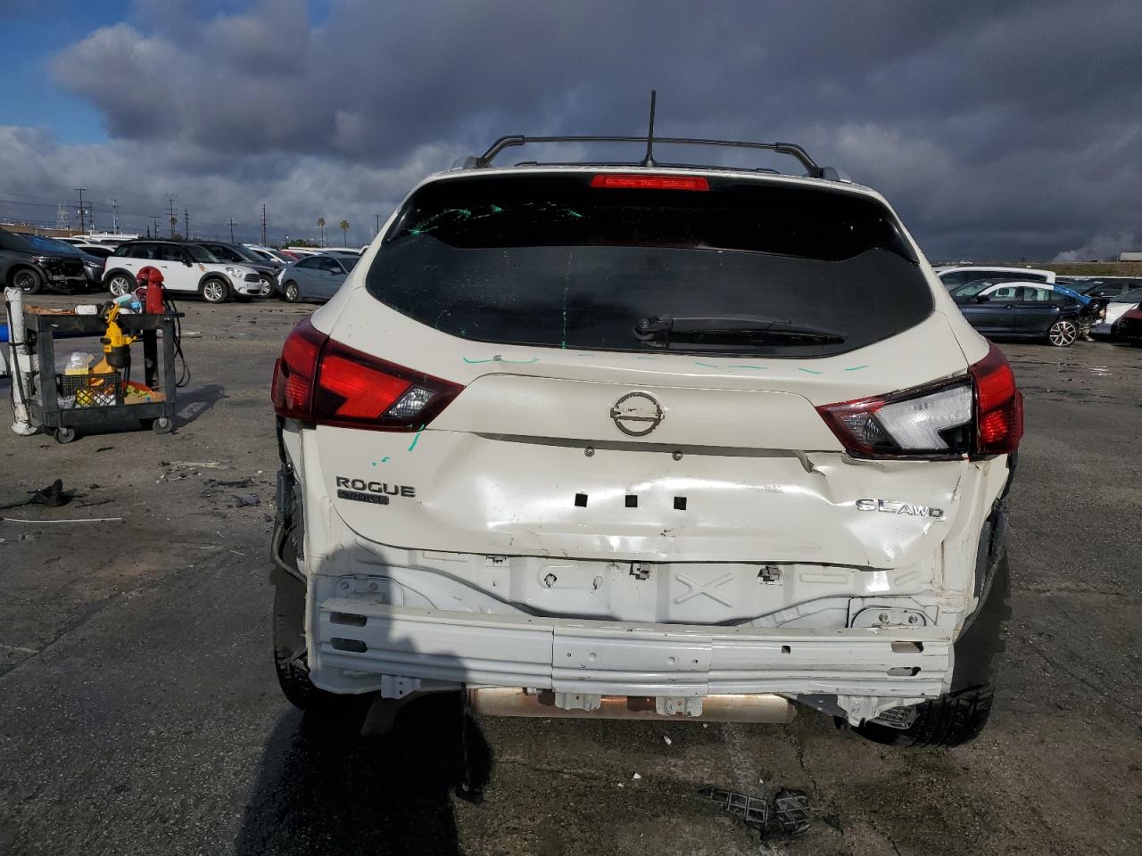 2017 Nissan Rogue - Image 6