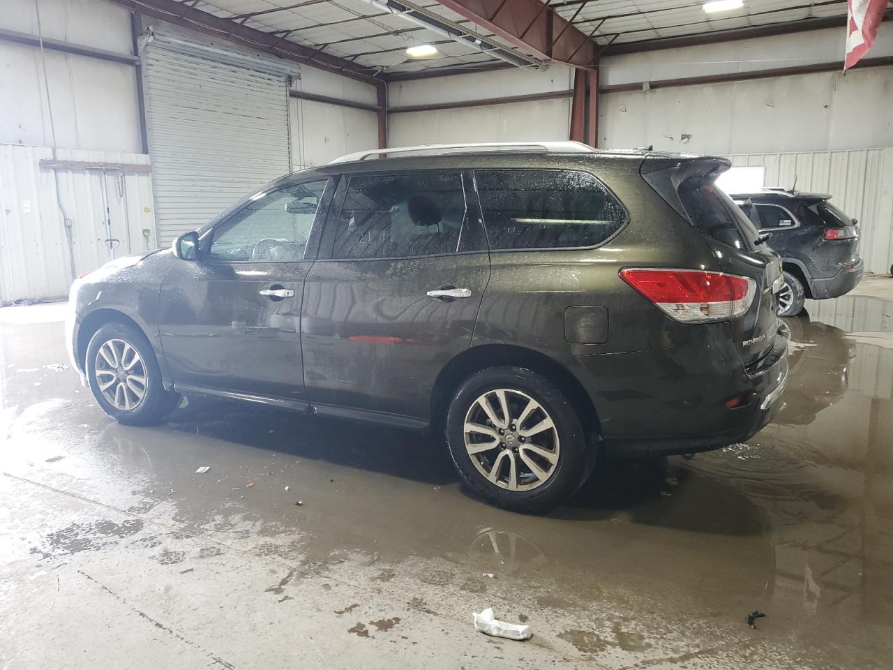 2015 Nissan Pathfinder - Image 2