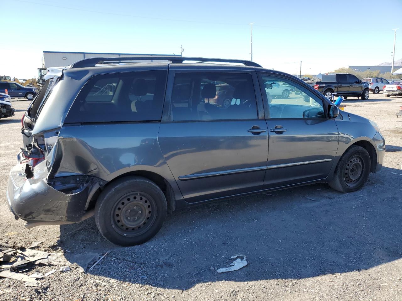 2010 Toyota Sienna - Image 3