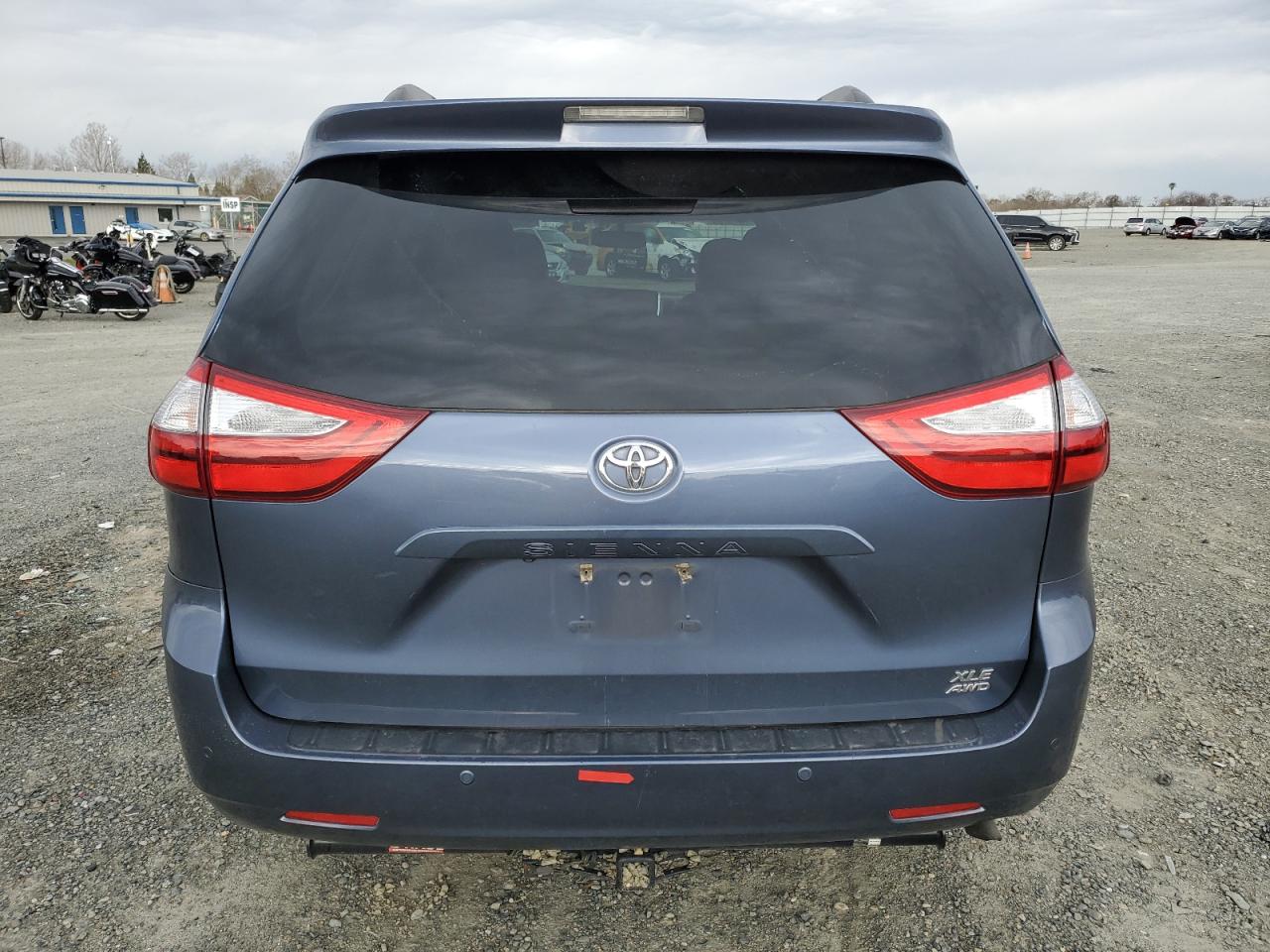 2015 Toyota Sienna - Image 6