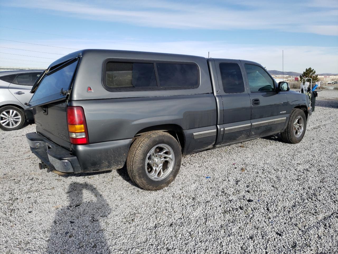 2001 Chevrolet Silverado - Image 3